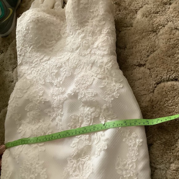 Enzoani Dakota wedding dress belt & veil included - Picture 14 of 16